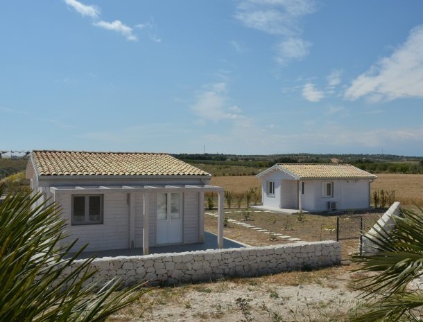 agriturismo le zagare di vendicari bungalow ligging.jpg