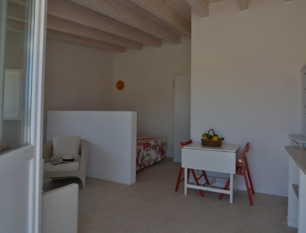 agriturismo le zagare di vendicari bungalow bed.jpg