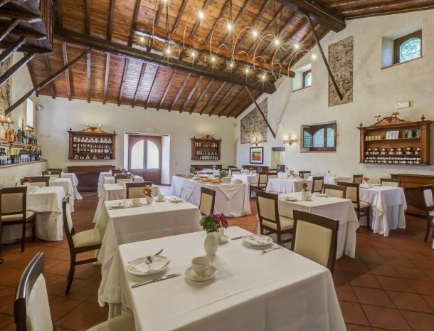 il borgo castiglione di sicilia restaurant.jpg