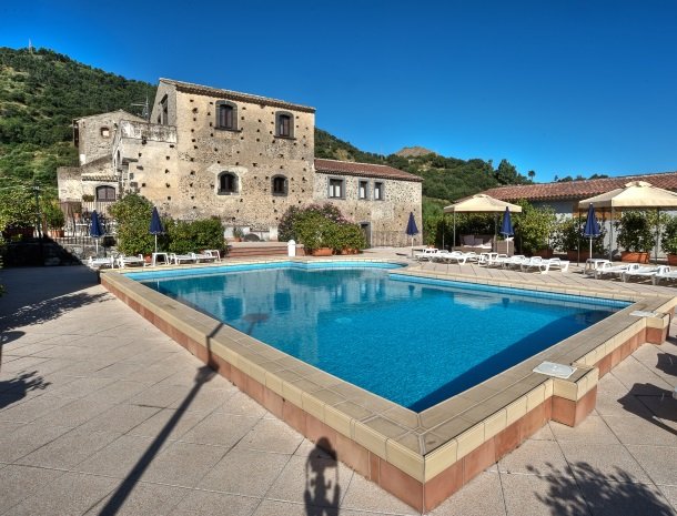 il borgo castiglione di sicilia country resort.jpg