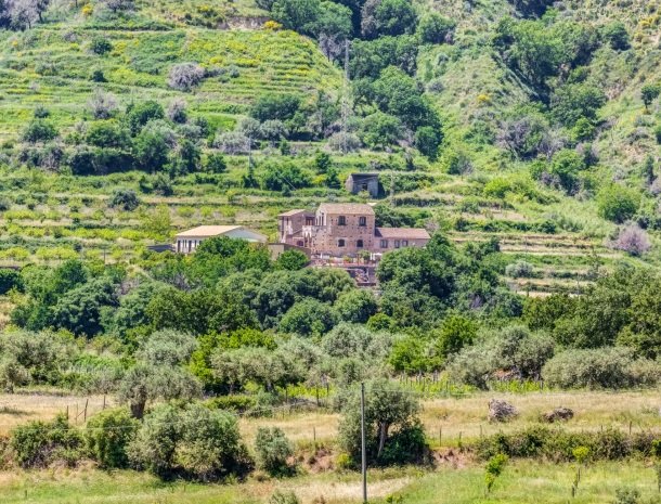 il borgo castiglione di sicilia ligging.jpg