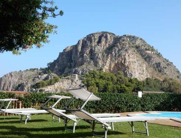 villa di giorgi cefalu zwembad la rocca.jpg