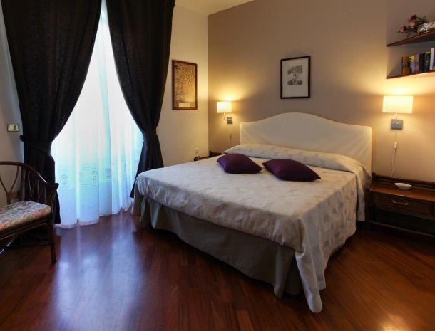 villa di giorgi cefalu kamer bed.jpg