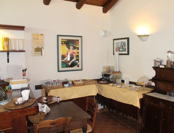 le cisterne-adrano-etna-ontbijtbuffet.jpg