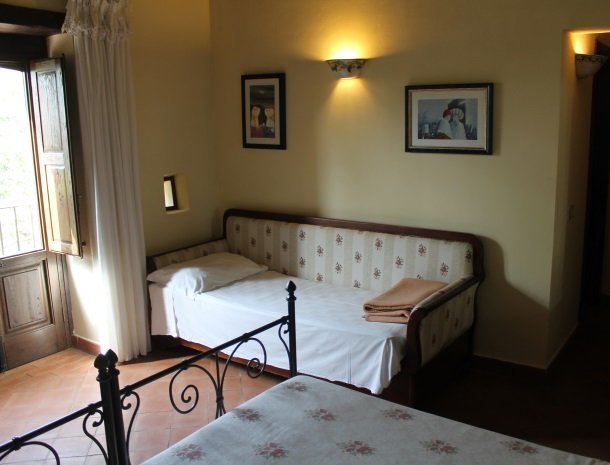 le cisterne-adrano-etna-castagno-bed.jpg