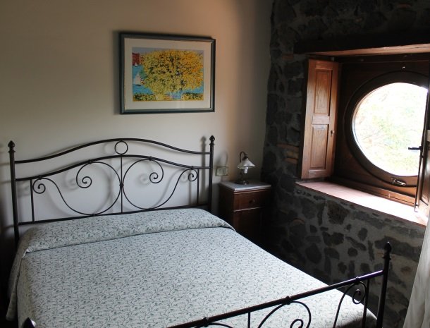 le cisterne-adrano-etna-slaapkamer.jpg