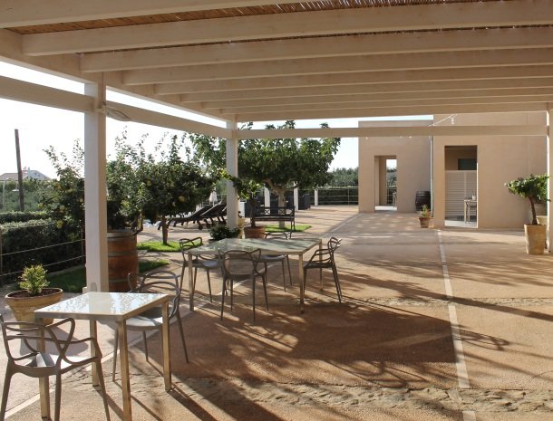 relais-casina-miregia-menfi-terras-bij-restaurant.jpg