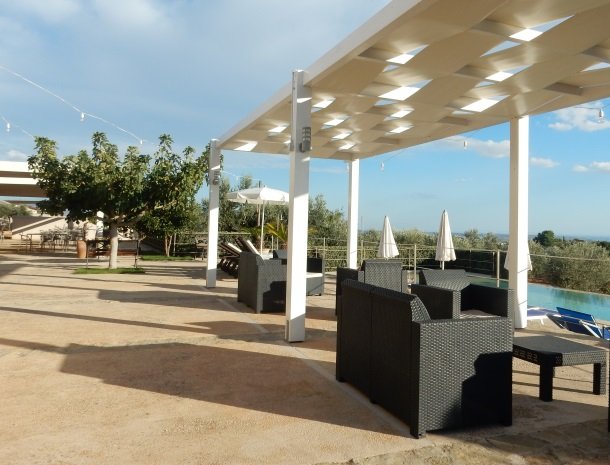 relais-casina-miregia-menfi-terras-zwembad.jpg