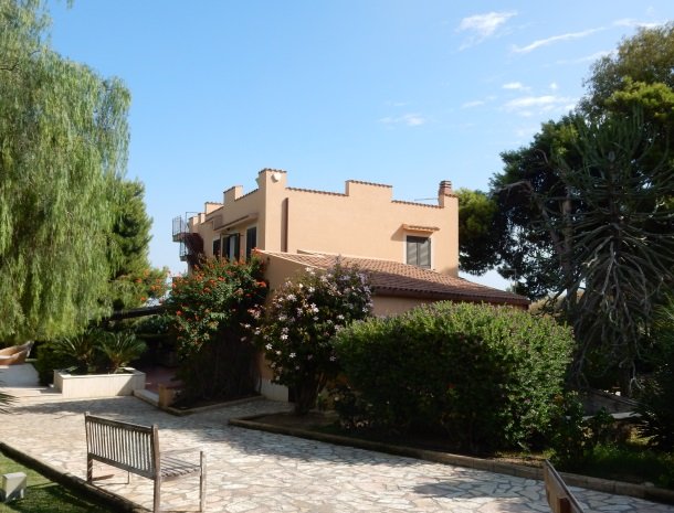 villa seta agrigento bedandbreakfast met zwembad.jpg