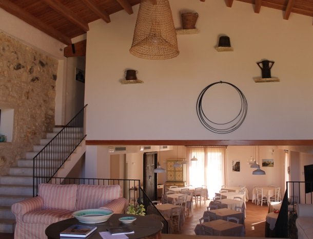 casale la macina-scopello-lobby-restaurant.jpg