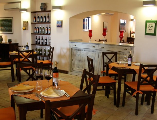 agriturismo-sirignano-sicilie-het-restaurant.jpg