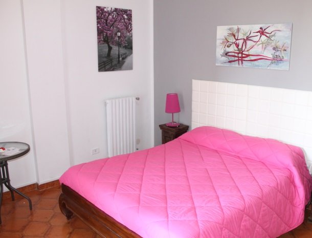 case-di-valentina-kamer-roze.jpg