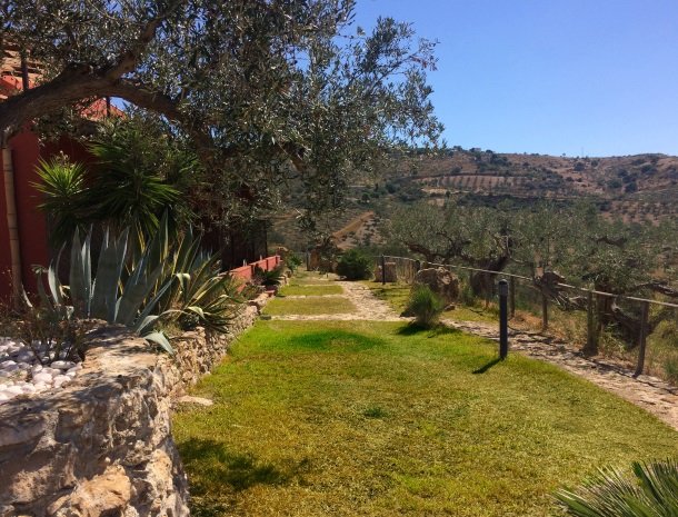 residence-la-luna-nel-pozzo-sciacca-tuin-bij-appartementen.jpg