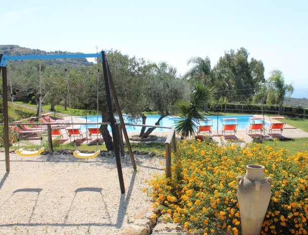 residence-la-luna-nel-pozzo-sciacca-zwembad-speeltuin.jpg