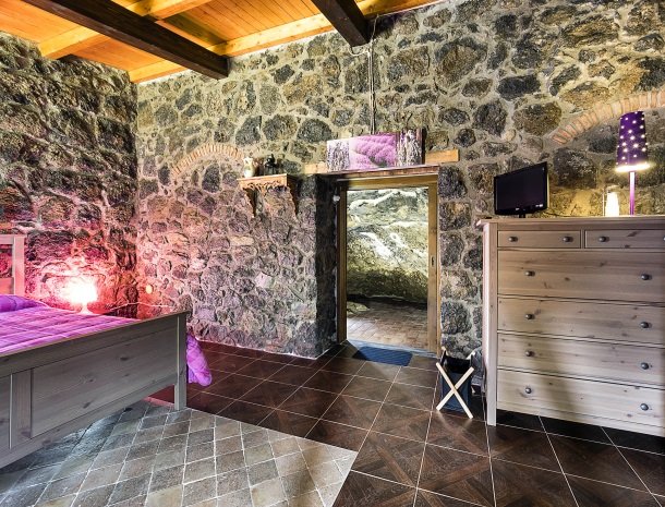 agriturismo-fontana-cherubino-kamer-grotta-grot.jpg