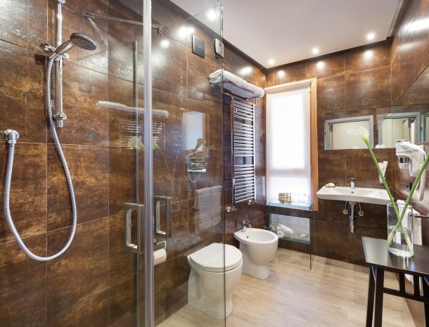 hotel-trapani-in-badkamer-modern.jpg