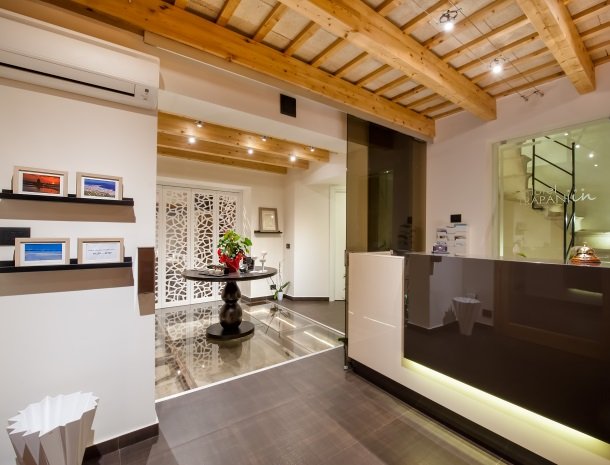 hotel-trapani-in-receptie-hal.jpg