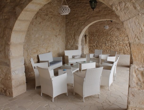 casale1821-ragusa-lounge-overdag.jpg