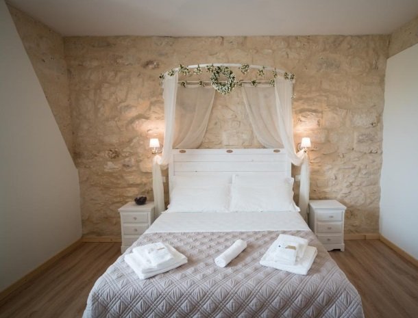 casale1821-ragusa-slaapkamer-bed.jpg
