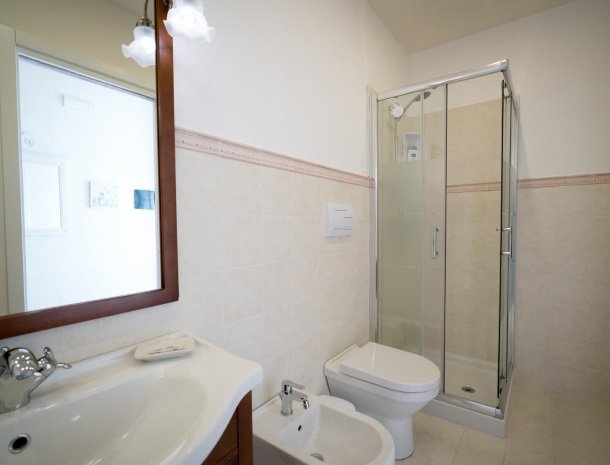 casale1821-ragusa-slaapkamer-badkamer.jpg