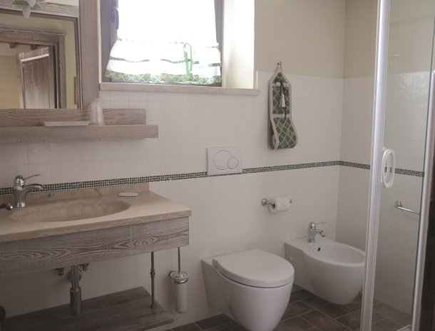 agriturismo-san-lorenzo-rapolano-app-badkamer.jpg