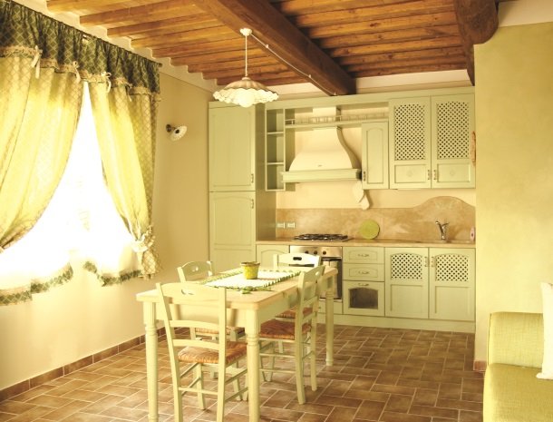 agriturismo-san-lorenzo-rapolano-app4-keuken.jpg