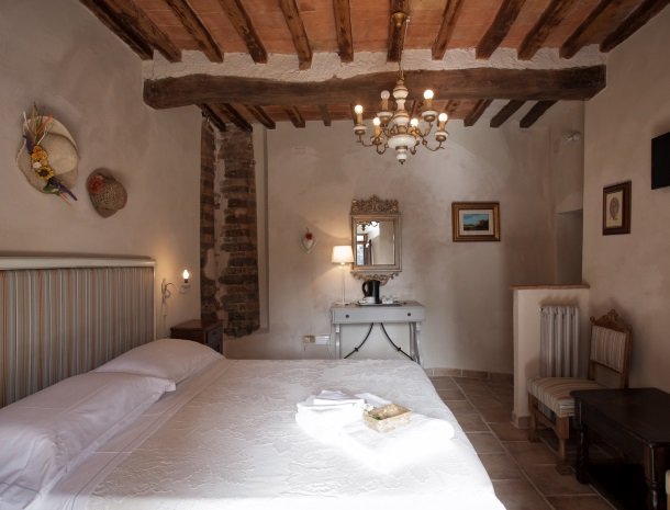 agriturismo-pieve-sprenna-bed.jpg