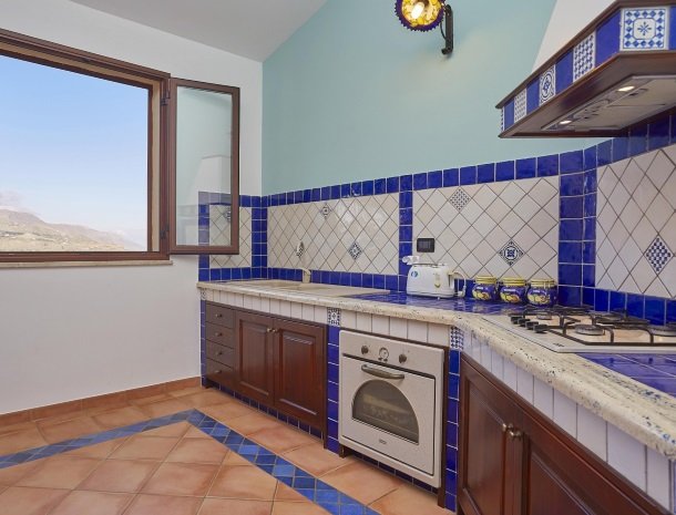 villa olimpia sicilie keuken.jpg