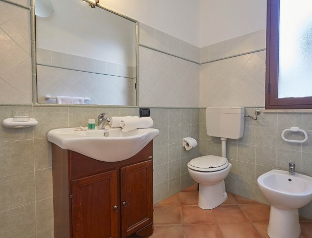 villa olimpia sicilie badkamer.jpg
