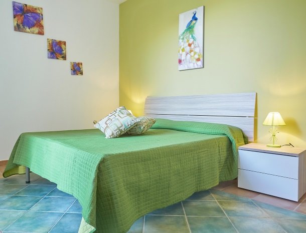 villa olimpia sicilie slaapkamer.jpg