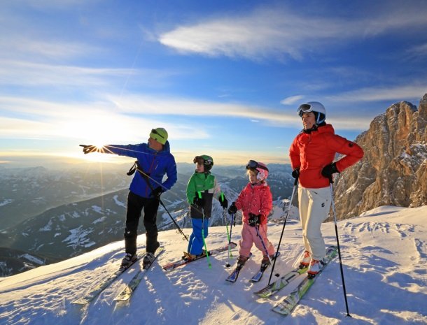 baerenwirt-aich-steiermark-skien-familie-dachstein.jpg