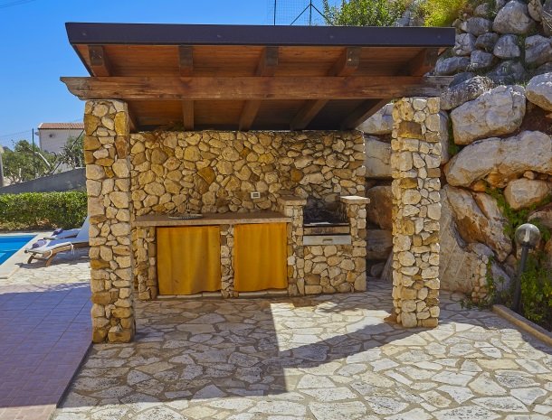 villa-olimpia-scopell-barbecue-voorkant.jpg