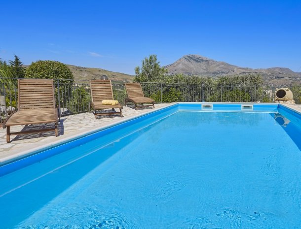 villa-olimpia-scopello-zwemmen.jpg