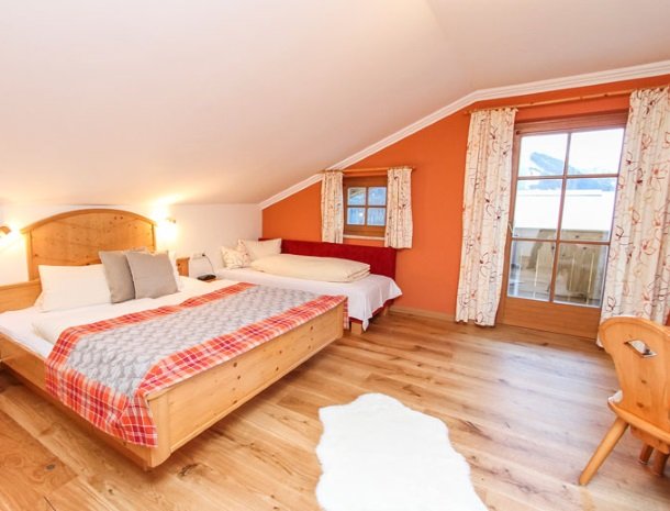 ferienhof-pfefferbauer-hinterglemm-3persoonsslaapkamer.jpg