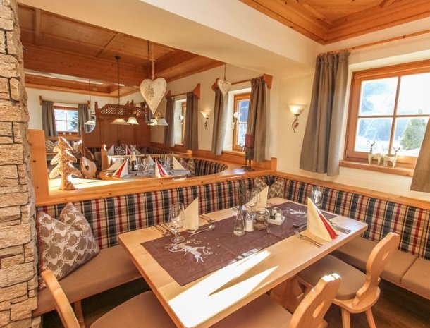 ferienhof-pfefferbauer-hinterglemm-restaurant.jpg