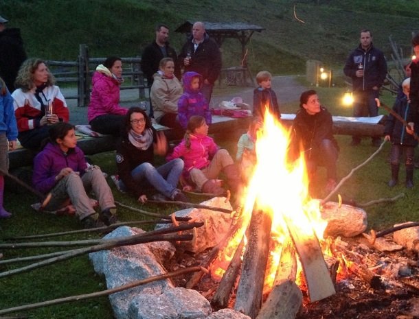 hotel-eggerhof-saalbach-almhut-grillen.jpg