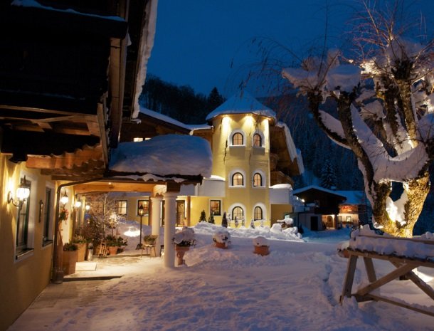 hotel-eggerhof-saalbach-winter-avond.jpg