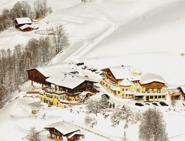 hotel-eggerhof-saalbach-winter-overzicht.jpg