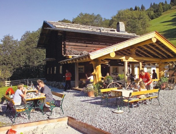 hotel-eggerhof-saalbach-almhut-eten.jpg