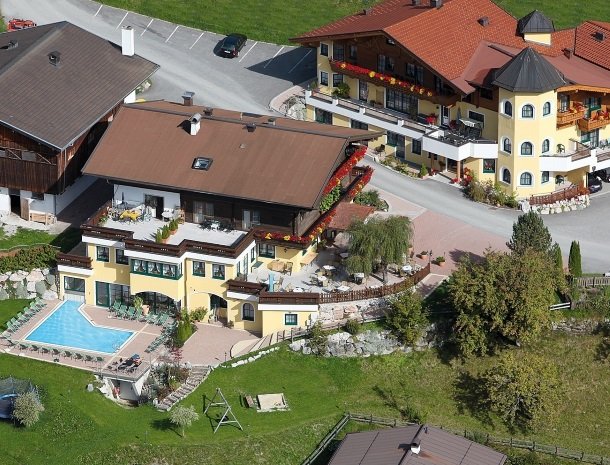 hotel-eggerhof-saalbach-overzicht-zomer.jpg
