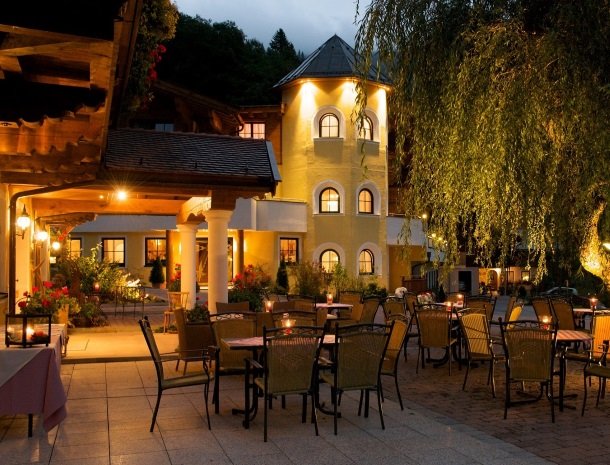 hotel-eggerhof-saalbach-avond-restaurant.jpg