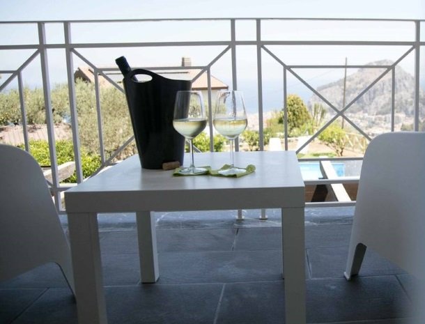 villa-nesea-cefalu-kamer-calipso-balkon.jpg