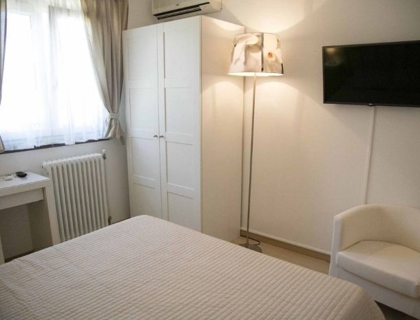 villa-nesea-cefalu-kamer-galatea-tv.jpg
