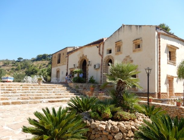 casale-del-golfo-castellammare-boot-ingang-restaurant.jpg