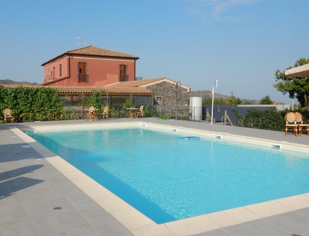 tenuta-scilio-zwembad-agriturismo.jpg