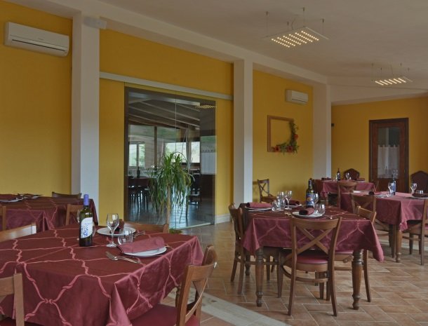 agriturismo-arcudaci-sicilie-restaurant-diner.jpg