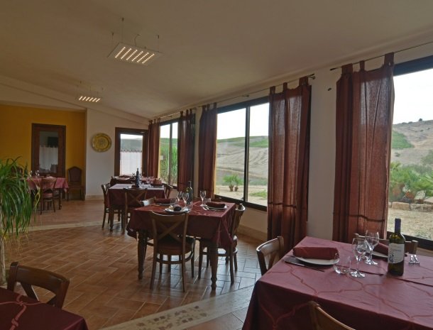 agriturismo-arcudaci-sicilie-restaurant.jpg