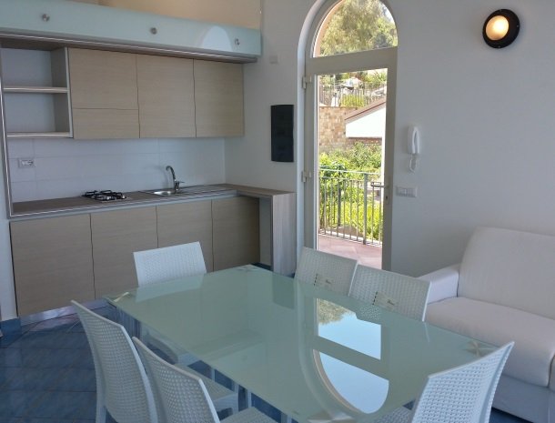residence-magara-cefalu-sicilie-appartement-keuken.jpg