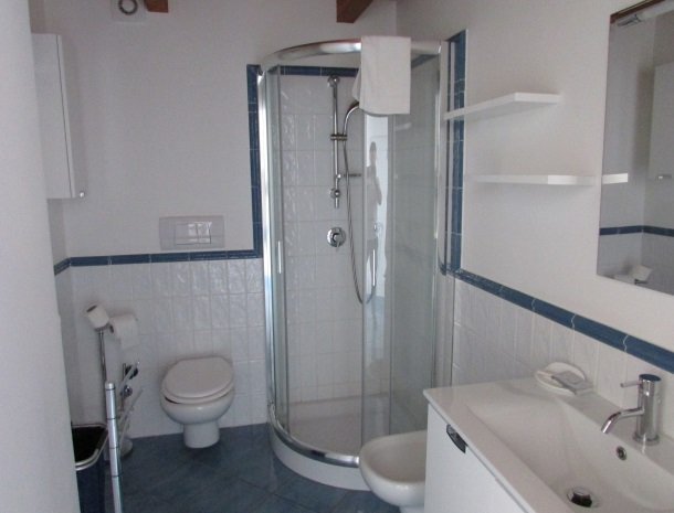 residence-magara-cefalu-sicilie-appartement-badkamer.jpg