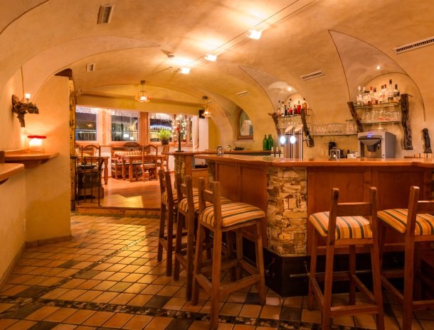 adler hotel-pension-fulpmes-stubaital-bar.jpg